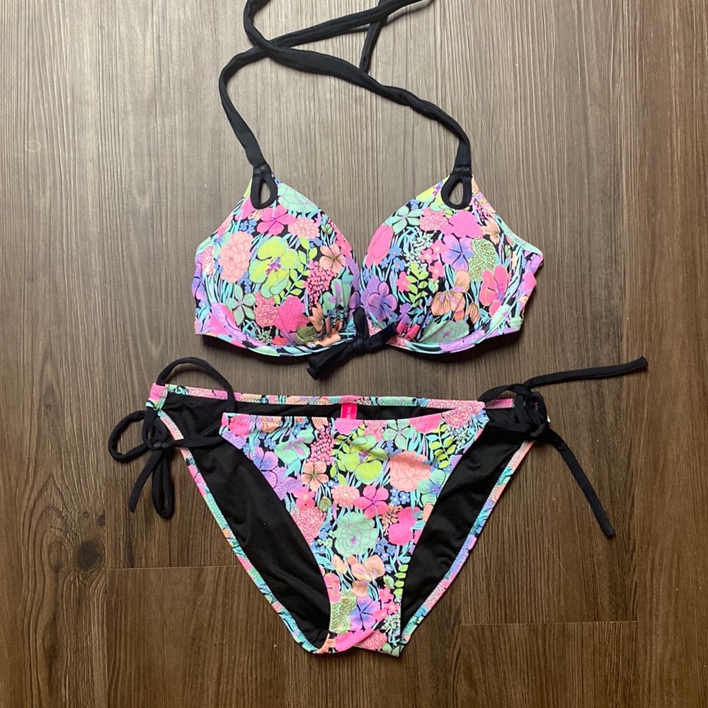 Victoria’s Secret bikini